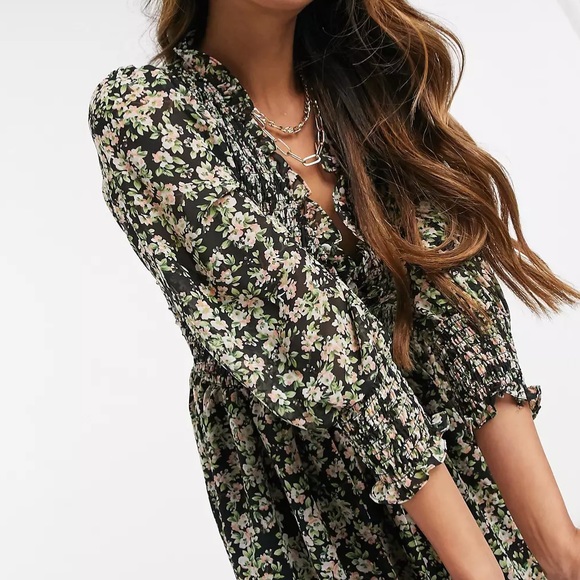 ASOS DESIGN shirred midi dress in ditsy floral print - Picture 2 of 16